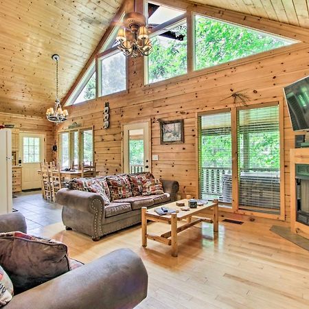 Cabin With Hot Tub And Deck About 12 Mi To Pigeon Forge! Sevierville Kültér fotó