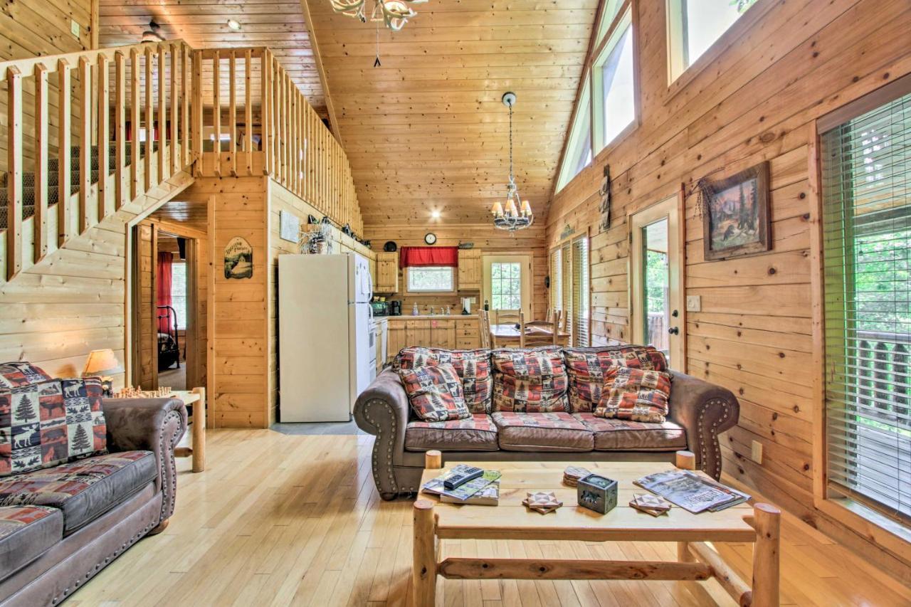 Cabin With Hot Tub And Deck About 12 Mi To Pigeon Forge! Sevierville Kültér fotó