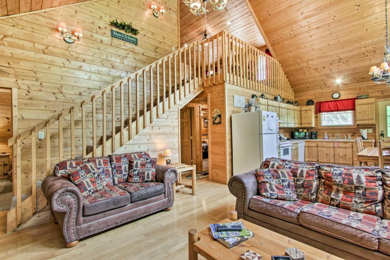 Cabin With Hot Tub And Deck About 12 Mi To Pigeon Forge! Sevierville Kültér fotó
