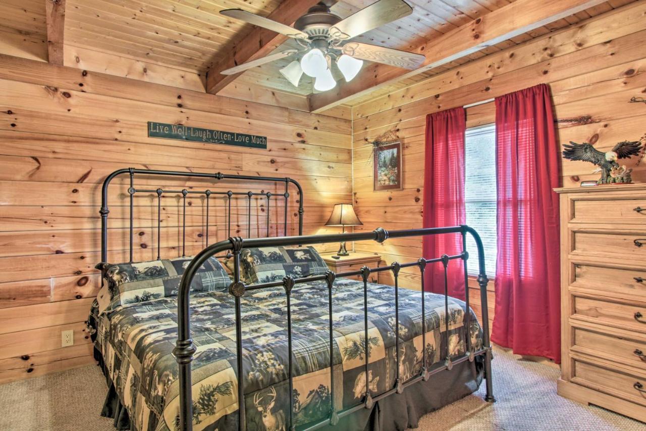 Cabin With Hot Tub And Deck About 12 Mi To Pigeon Forge! Sevierville Kültér fotó