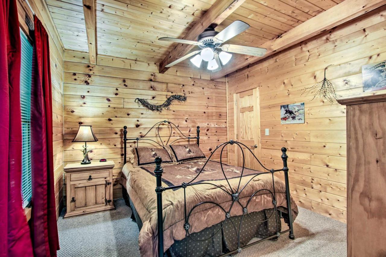 Cabin With Hot Tub And Deck About 12 Mi To Pigeon Forge! Sevierville Kültér fotó