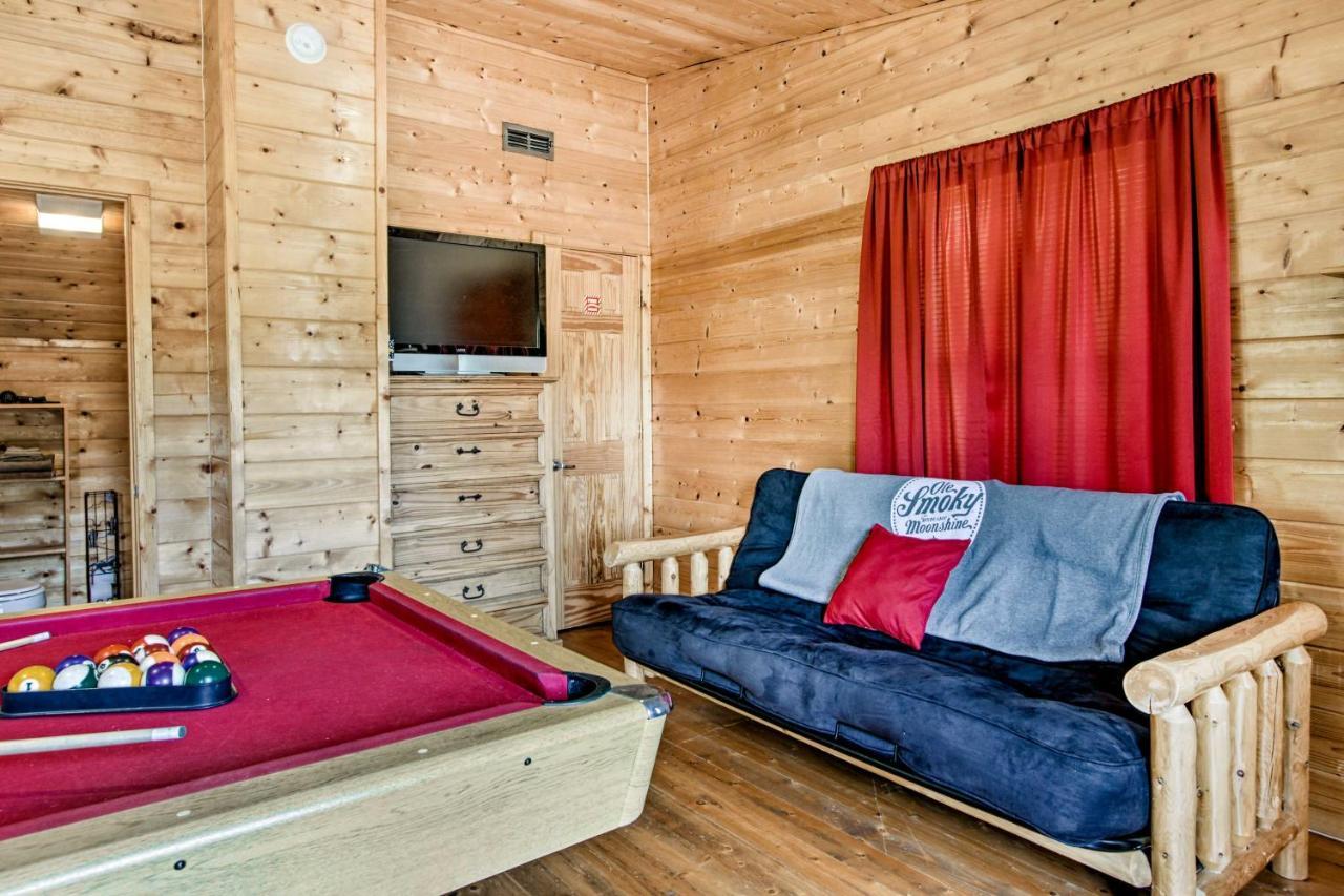 Cabin With Hot Tub And Deck About 12 Mi To Pigeon Forge! Sevierville Kültér fotó