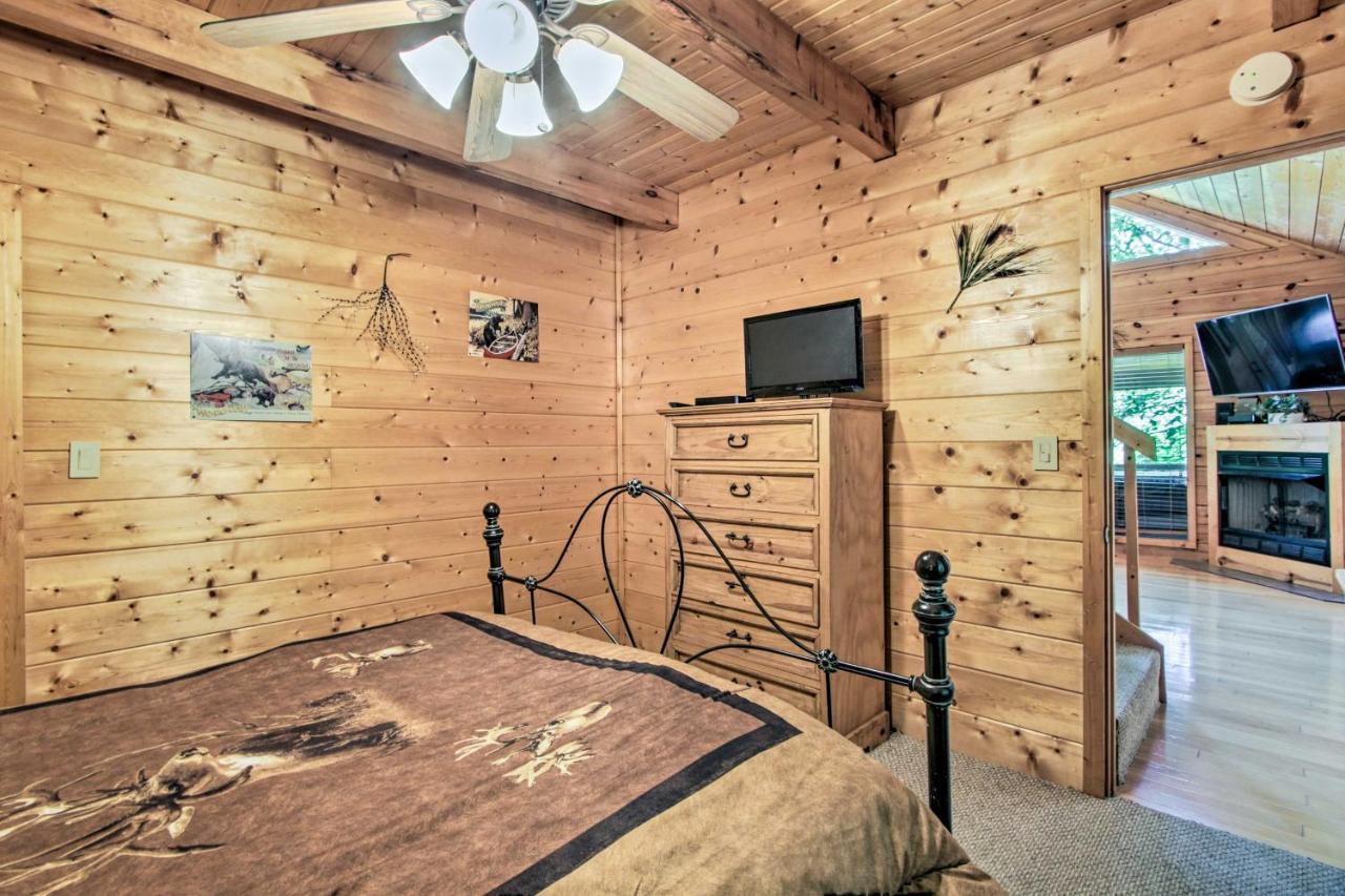 Cabin With Hot Tub And Deck About 12 Mi To Pigeon Forge! Sevierville Kültér fotó