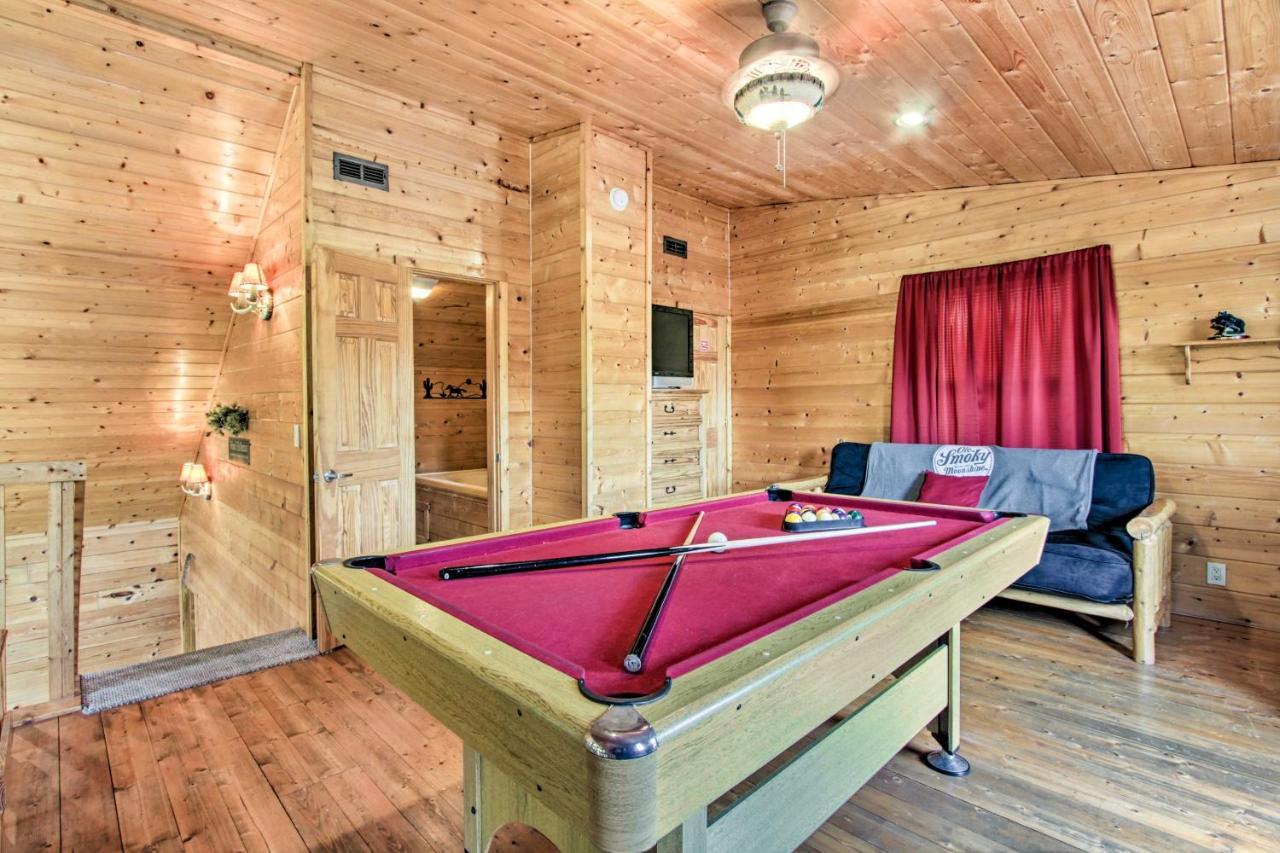 Cabin With Hot Tub And Deck About 12 Mi To Pigeon Forge! Sevierville Kültér fotó
