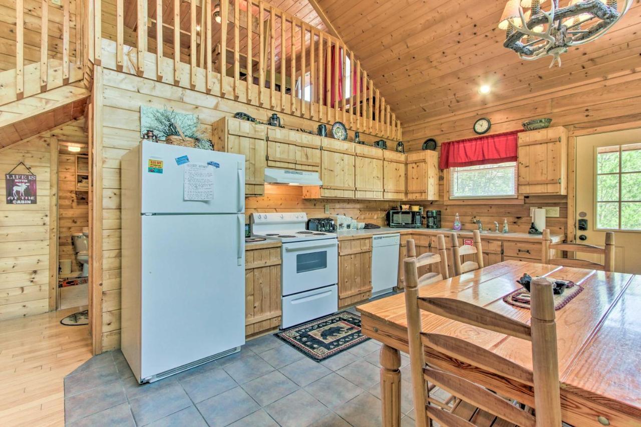 Cabin With Hot Tub And Deck About 12 Mi To Pigeon Forge! Sevierville Kültér fotó